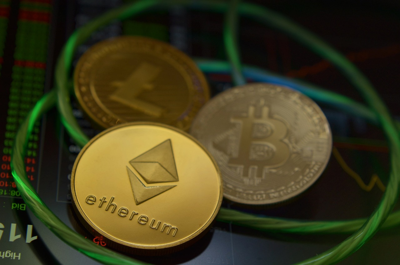 黄金再飙新高！数据：比特币通常在100~150天内跟进拉涨